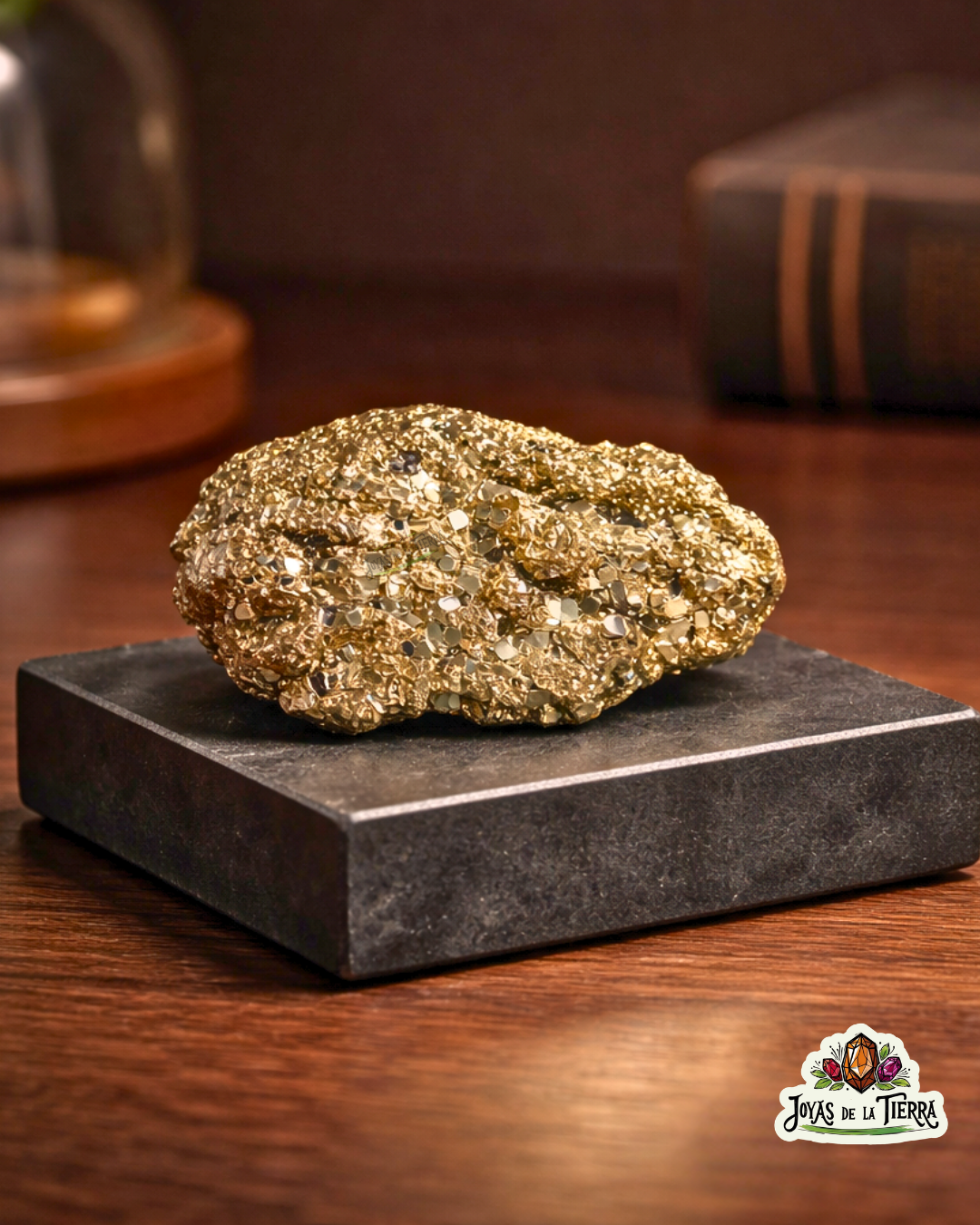 Pirita natural en bruto con brillo metálico dorado