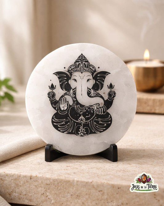 Placa de selenita natural de 10 cm con imagen de Ganesha